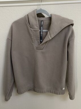 Vuori Women’s Taupe Crewneck Hoodie Sweater crop top